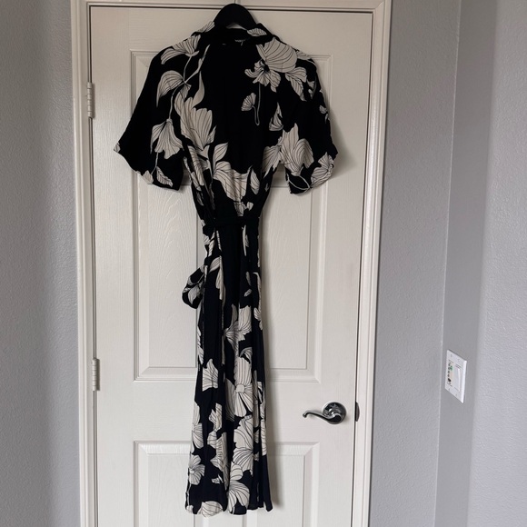 H&M Floral Black and White tie belt dress - Picture 5 of 13